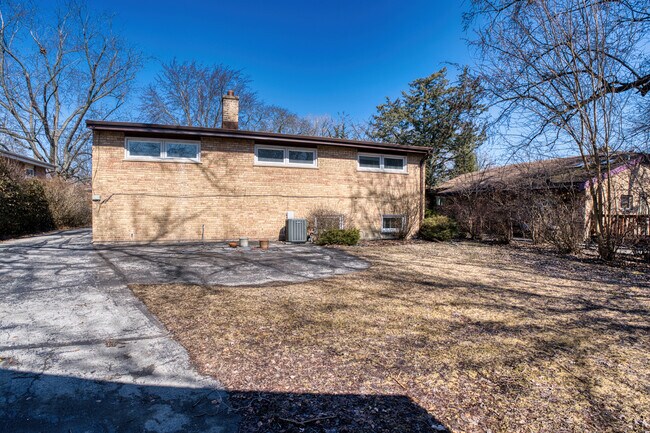 Building Photo - 3131 Hill Ln
