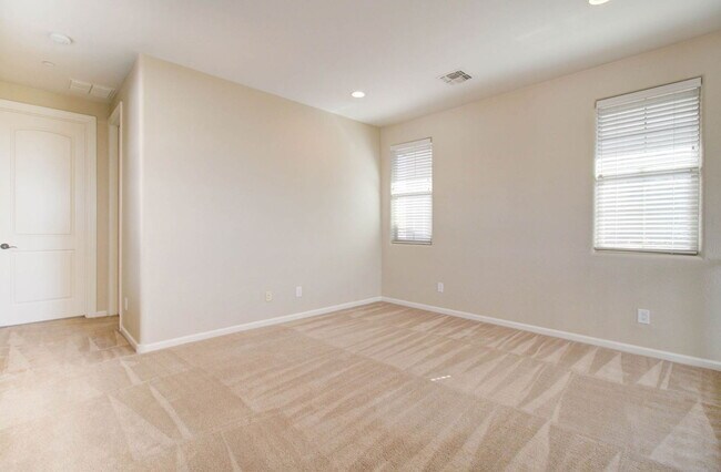 Building Photo - 9427 E Trailside View