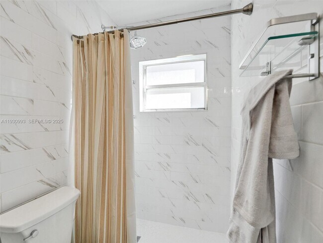 Building Photo - 4310 NW 63rd Ave