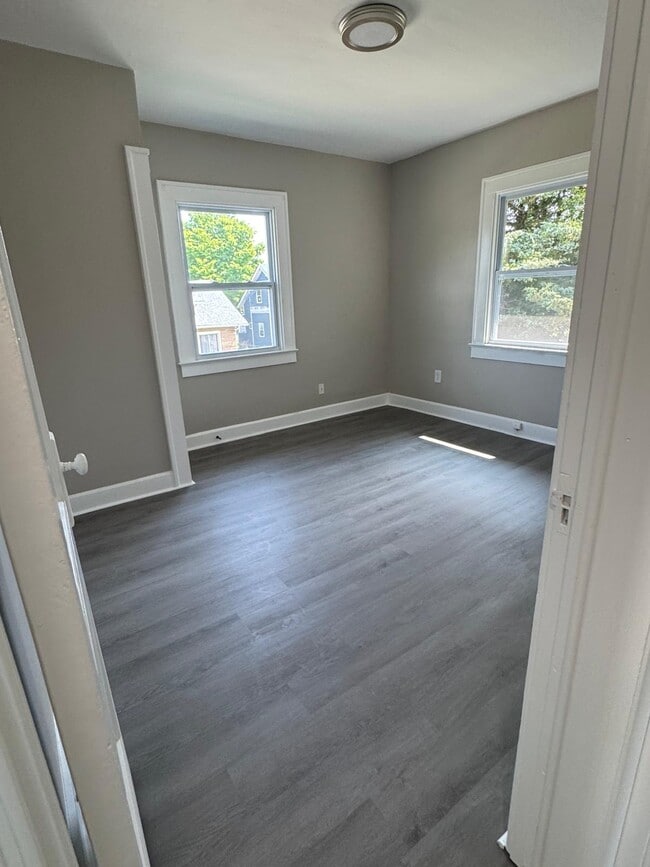 Building Photo - 445 W 25th St