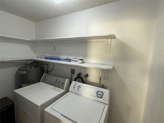 Building Photo - 1048 NW 32nd Pl