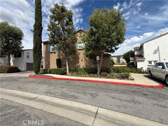 Building Photo - 506 N Placer Privado