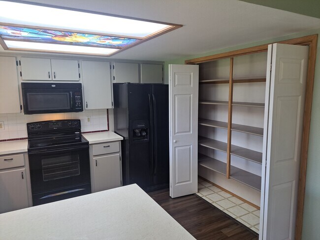 Extra large pantry - 15815 NE 69th St