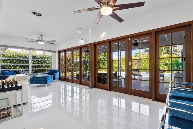 Building Photo - 440 N Rainbow Dr