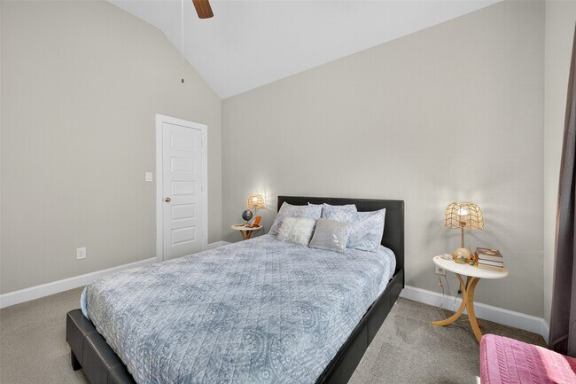 Building Photo - 11911 Briarwood Hill Way