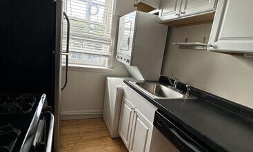 Building Photo - 1 bedroom in Chicago IL 60613
