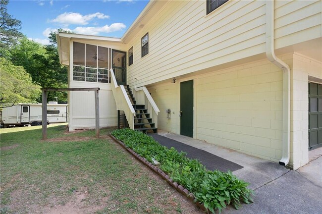 Building Photo - 106 Robinhood Dr