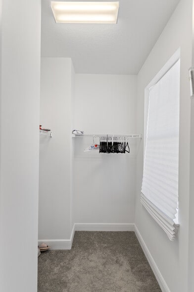 Building Photo - 4022 Large Leaf Ln