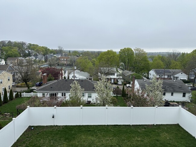 Building Photo - 598 Beech St
