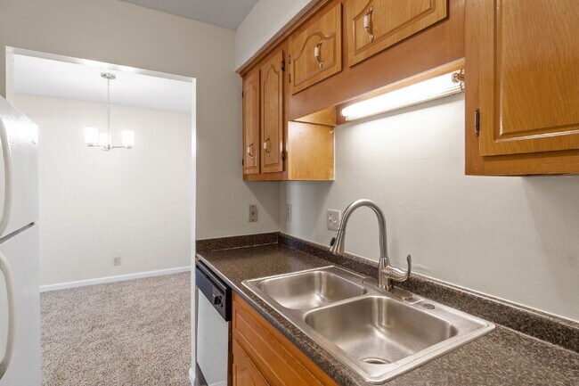 Building Photo - Spacious 2BR with Walk-In Closet, Washer/Dryer & Open Living Area