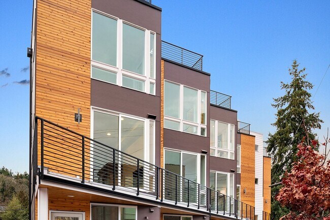 Primary Photo - Stylish, Bright and Efficient 2 bed 1.75 Bath Townhome. Walk to U-Village!