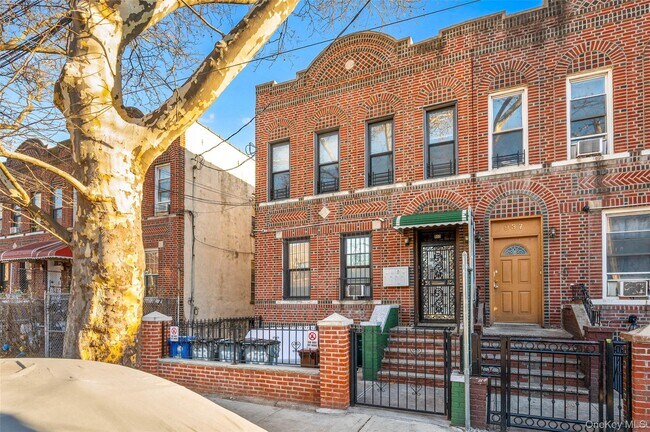 Building Photo - 933 Saratoga Ave