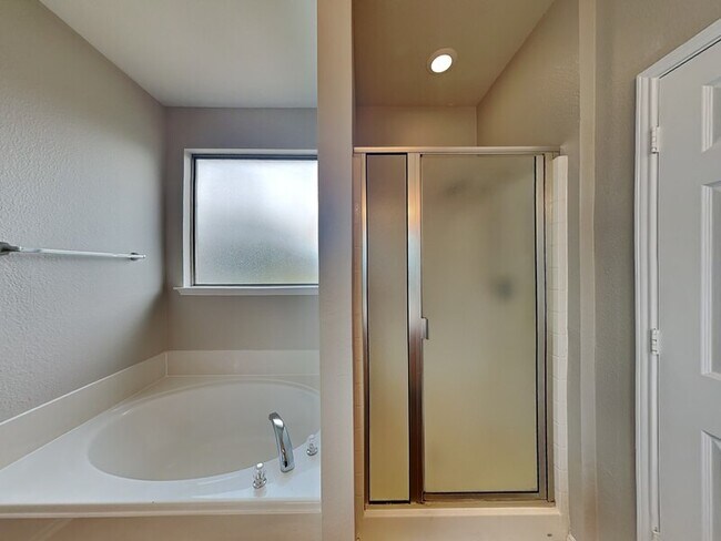 Building Photo - 12509 Patnoe Dr