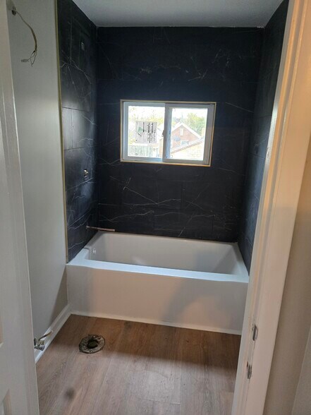 Building Photo - 709 Dale St