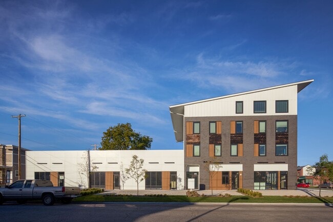Building Photo - 345 N 23rd St