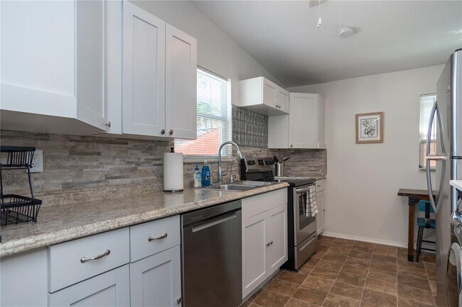 Building Photo - 327 25th St S