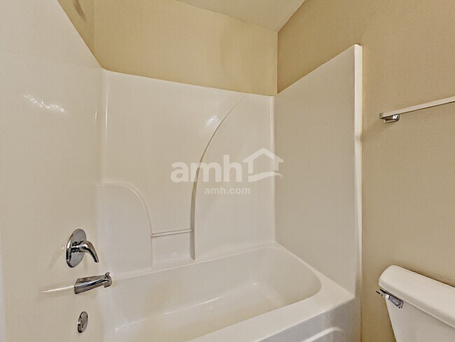 Building Photo - 303 Hidden Creek Ln
