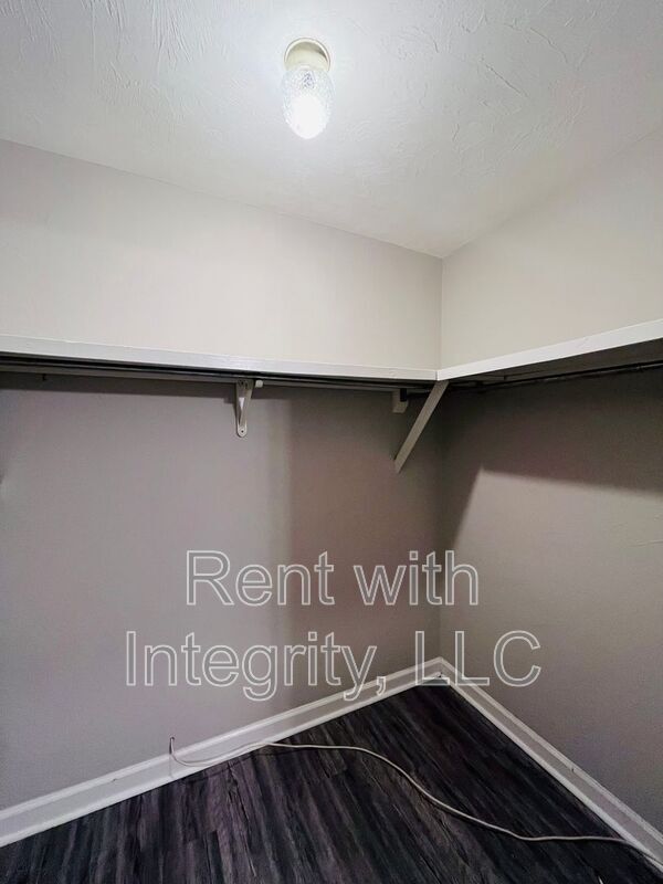 Building Photo - 581 Holyoke Ct