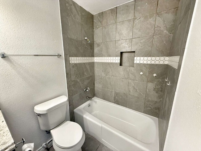 Building Photo - Move-In Special: 1 Month FREE (Applied to ...