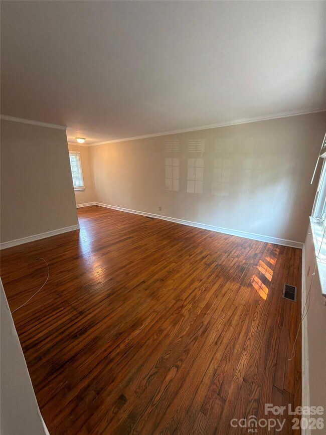 Building Photo - 1818 Jameston Dr