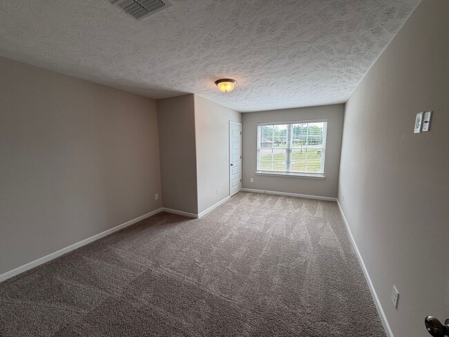 Building Photo - Brand New 4 Bed 3 Bath Townhome In Shelbyville