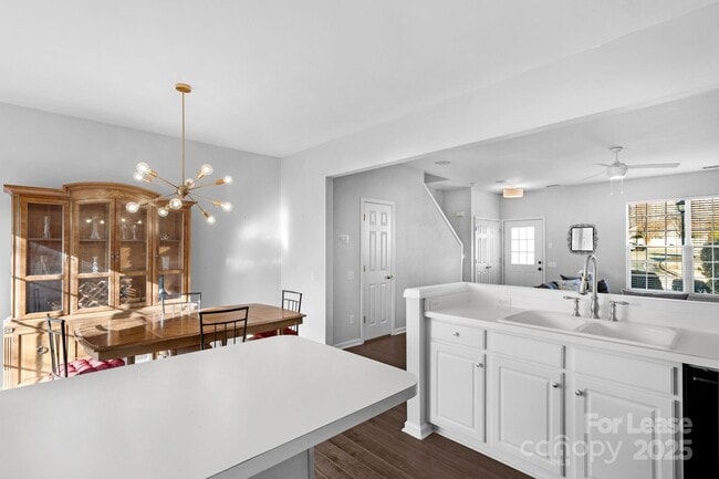 Building Photo - 3213 Mannington Dr