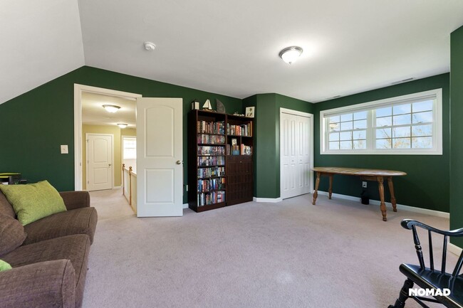 Building Photo - Spacious 4BR House in Hudson