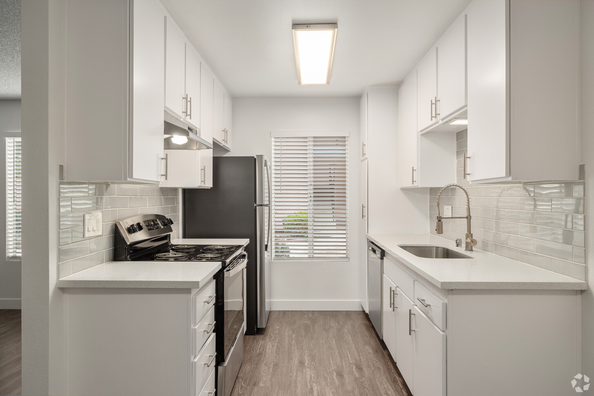 1BR, 1BA - 700SF - Palms