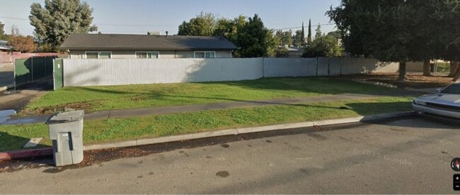 Building Photo - 4365 E Sierra Madre Ave