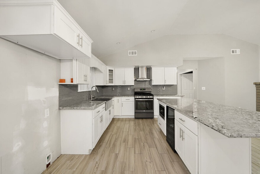 Building Photo - 4713 Tobin Rd