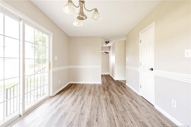 Building Photo - 1414-1412 Seabiscuit Dr