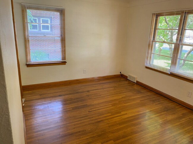 Building Photo - 725 Wyman St