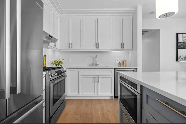 Building Photo - 301 Border St