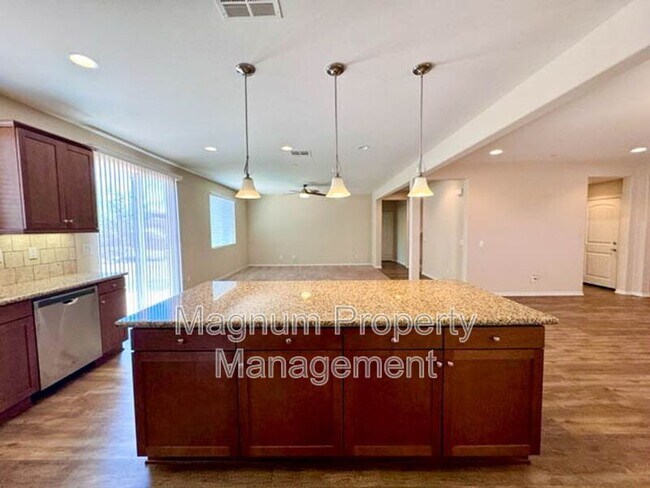 Building Photo - 34726 Yellow Root Ct