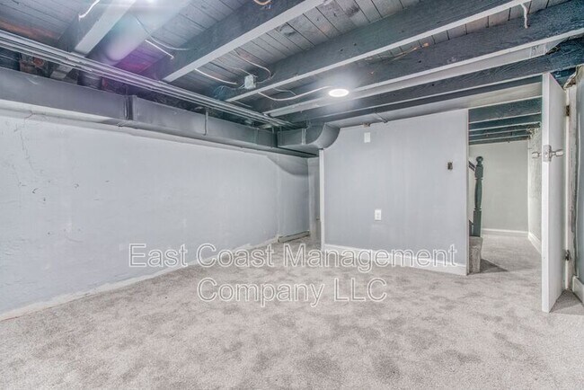 Building Photo - 1253 Sargeant St