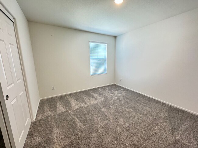 Building Photo - Newly built 5 + 3 With Solar! $4000/Month