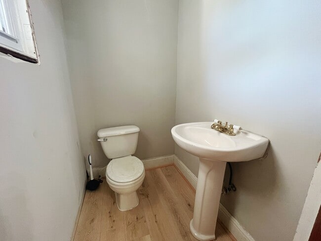 Building Photo - 8402 Blue Ash Rd