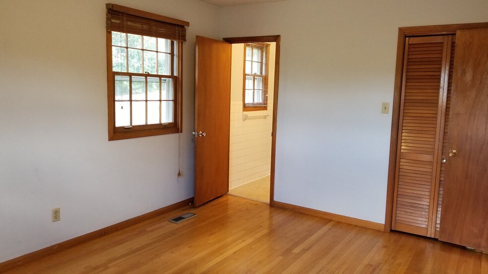 Building Photo - 904 Dartford Rd SW