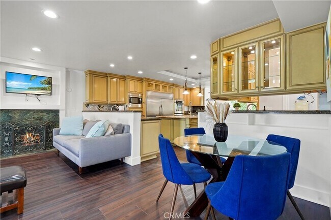 Building Photo - 7425 Vanalden Ave