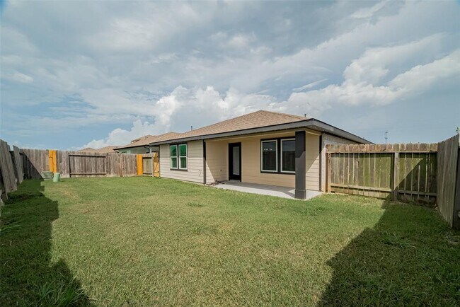 Building Photo - 14519 Sweetwater Dr