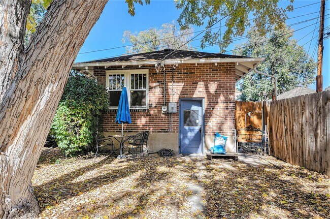 Building Photo - Spacious 2 bedroom home in the heart of City Park! LEASING SPECIAL INFO BELOW