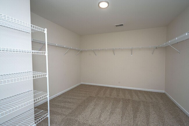 Building Photo - 201 Bigleaf Ct