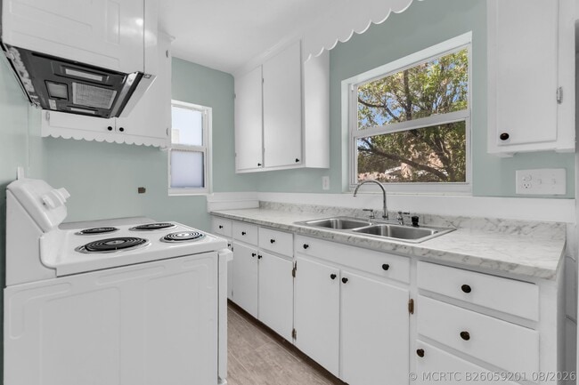 Building Photo - 434 49th St
