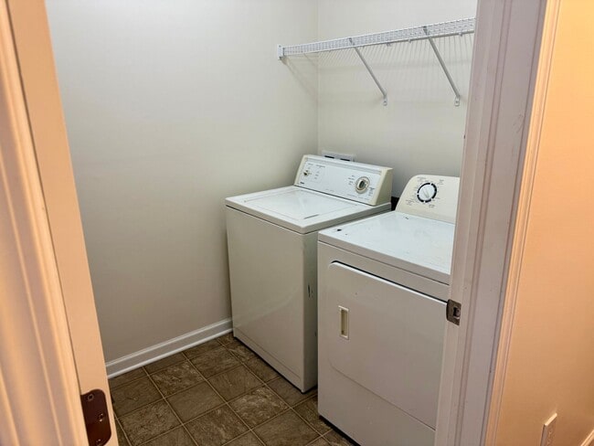 Building Photo - Spacious 4BR 2B w/ Large Backyard • Full Appliance Kitchen • 2-Car Garage in Pataskala