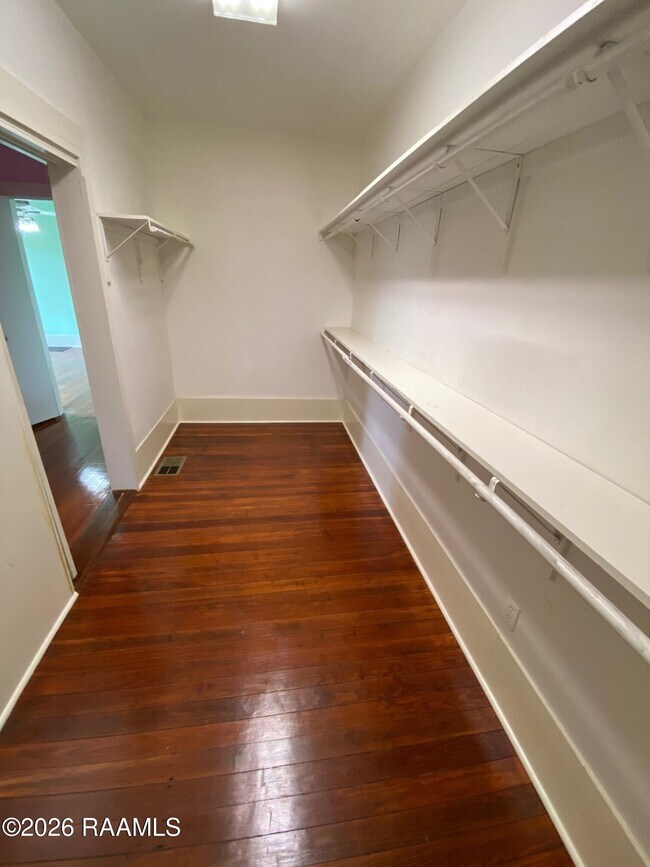 Building Photo - 215 Versailles Blvd