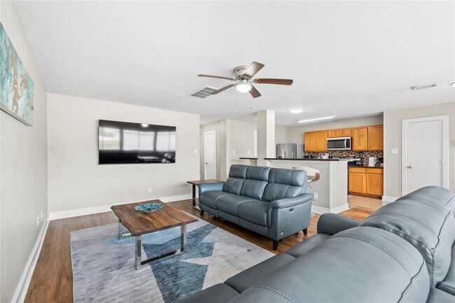 Building Photo - 1011 Grassy View Dr