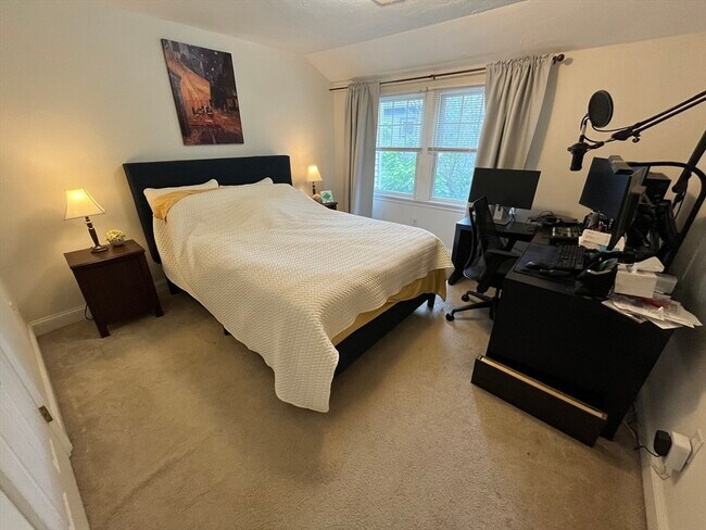 Building Photo - 6 N Park St