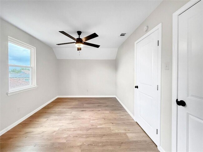 Building Photo - 2733 W Friendship Dr