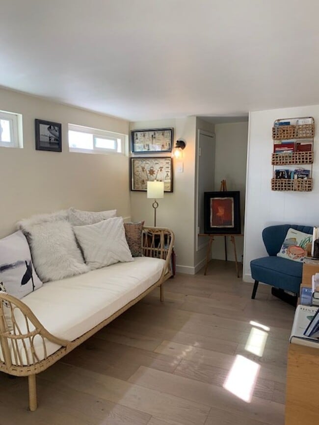 Building Photo - Coastal Living at Its Best | 3 Bed + 2 Bat...
