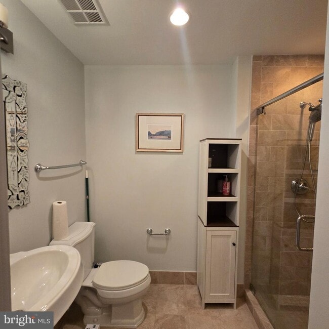 Building Photo - 8220 Crestwood Heights Dr